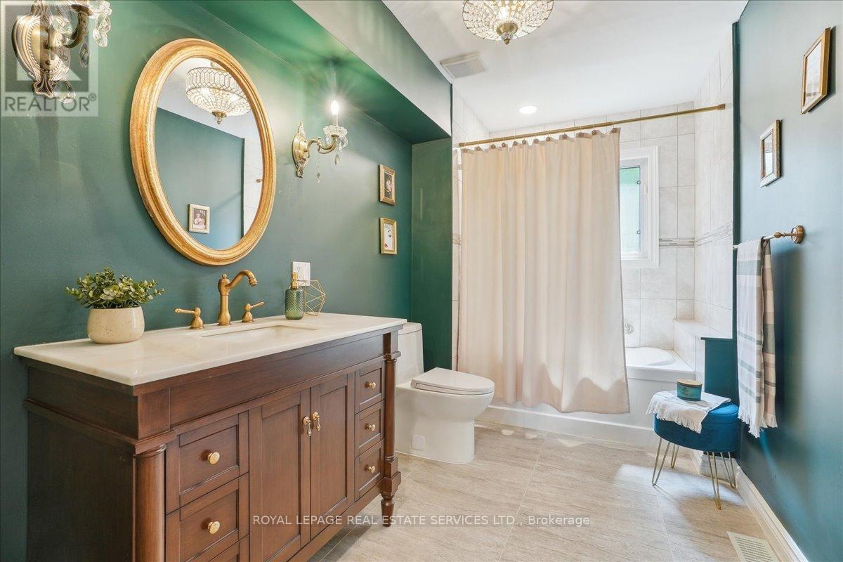 14 Dubarry Boulevard, Hamilton, ON - Indoor Photo Showing Bathroom