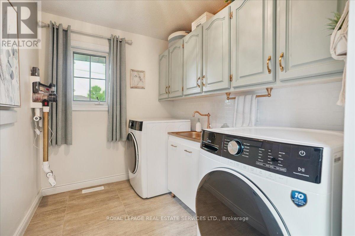 14 Dubarry Boulevard, Hamilton, ON - Indoor Photo Showing Laundry Room