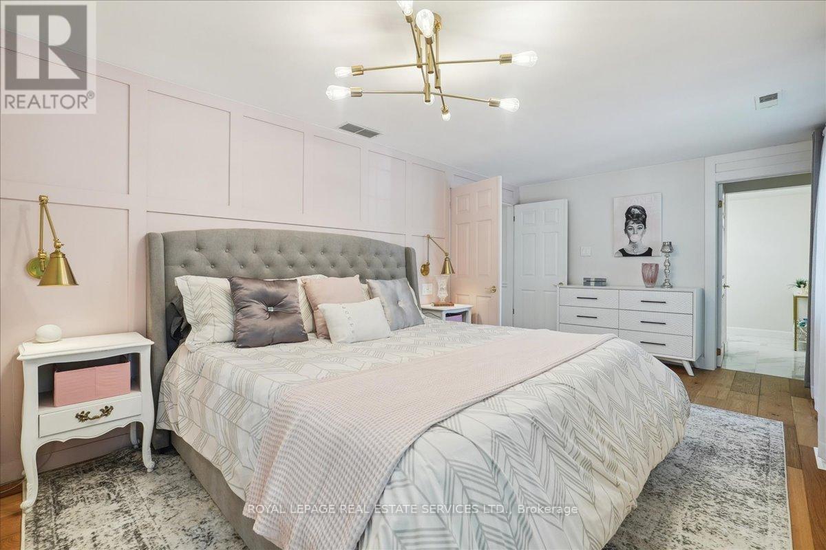 14 Dubarry Boulevard, Hamilton, ON - Indoor Photo Showing Bedroom