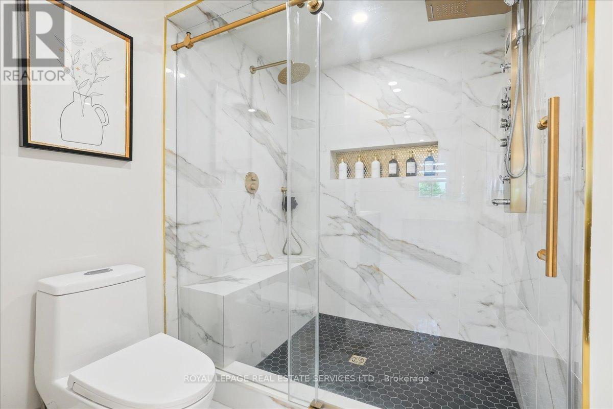 14 Dubarry Boulevard, Hamilton, ON - Indoor Photo Showing Bathroom