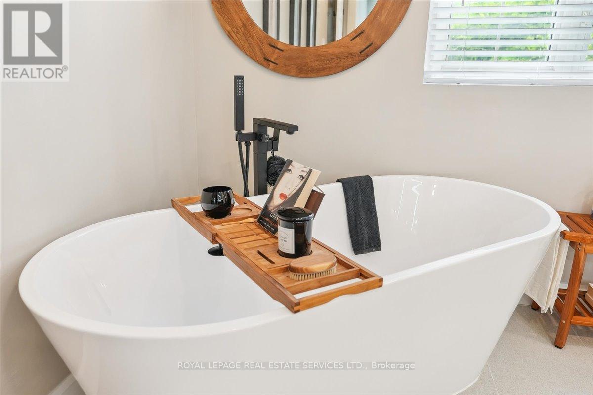 14 Dubarry Boulevard, Hamilton, ON - Indoor Photo Showing Bathroom