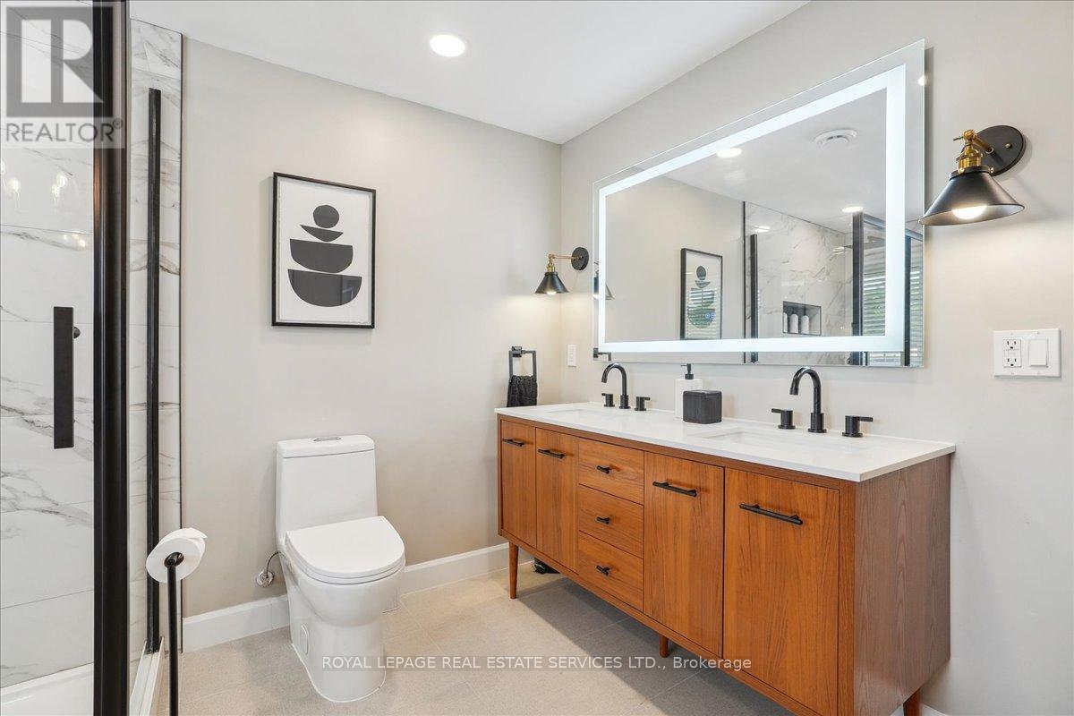 14 Dubarry Boulevard, Hamilton, ON - Indoor Photo Showing Bathroom