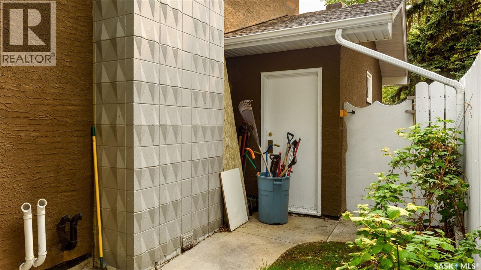 50 Lowry Place, Regina, SK - With Exterior