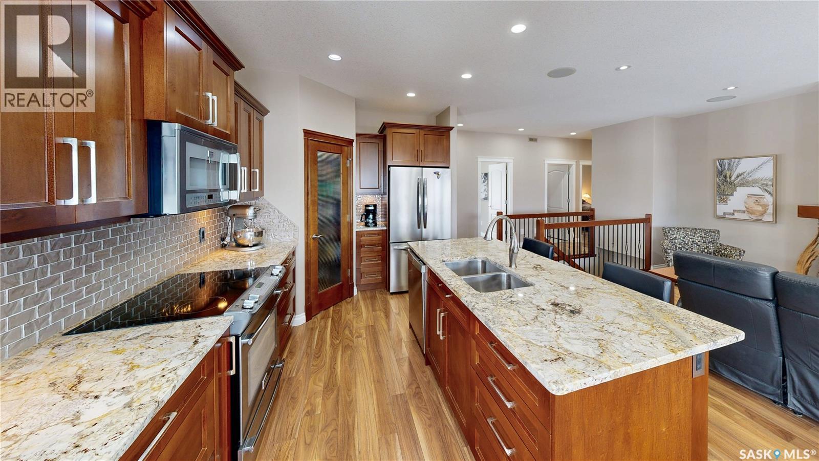 4342 Skinner Place, Regina, SK - Indoor Photo Showing Kitchen With Stainless Steel Kitchen With Double Sink With Upgraded Kitchen