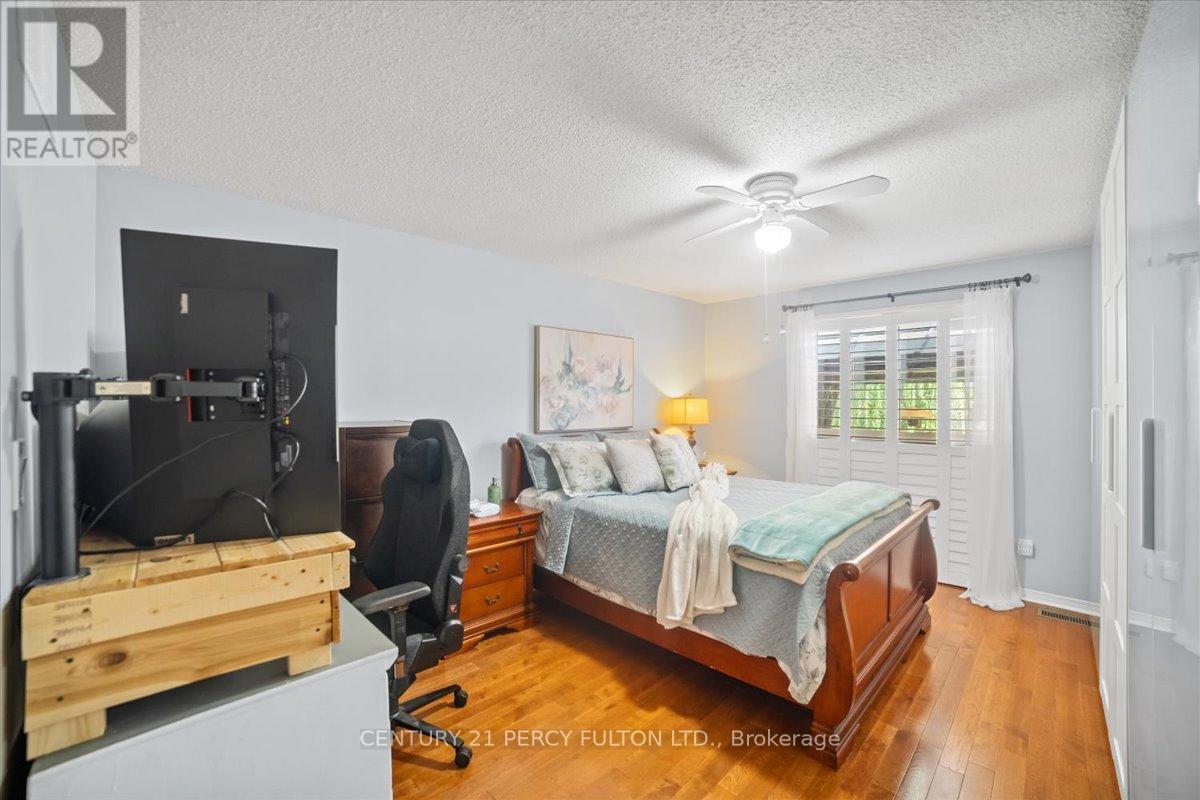 1250 Ormond Drive, Oshawa, ON - Indoor Photo Showing Bedroom