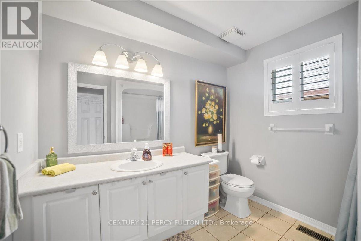 1250 Ormond Drive, Oshawa, ON - Indoor Photo Showing Bathroom