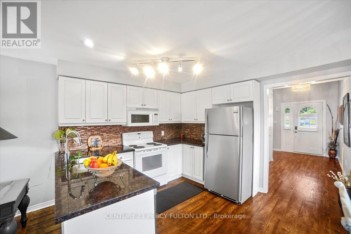 1250 Ormond Drive, Oshawa, ON - Indoor Photo Showing Kitchen