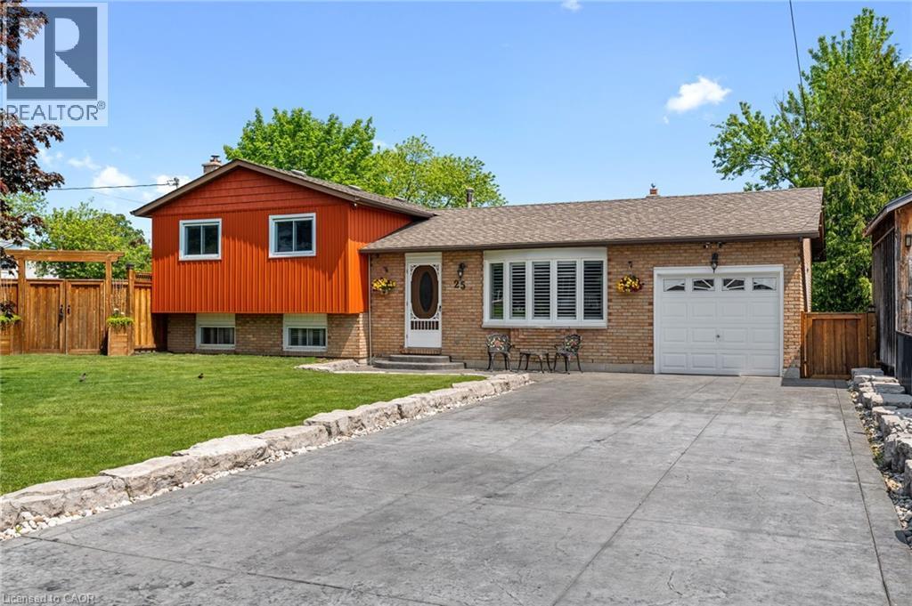 25 Burke Drive, Caledonia, ON - Outdoor