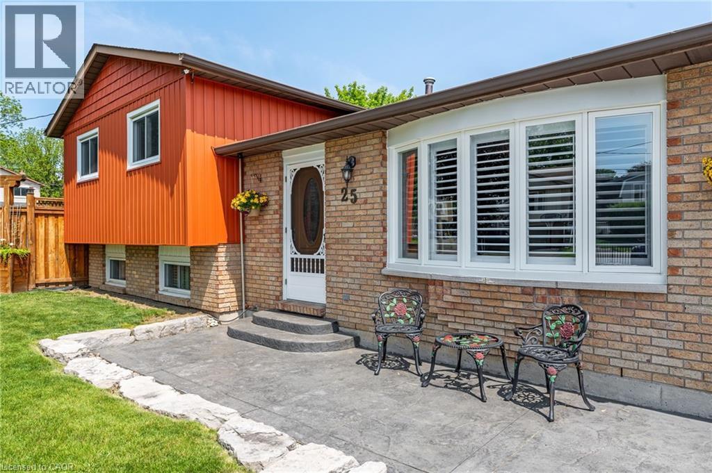 25 Burke Drive, Caledonia, ON - Outdoor