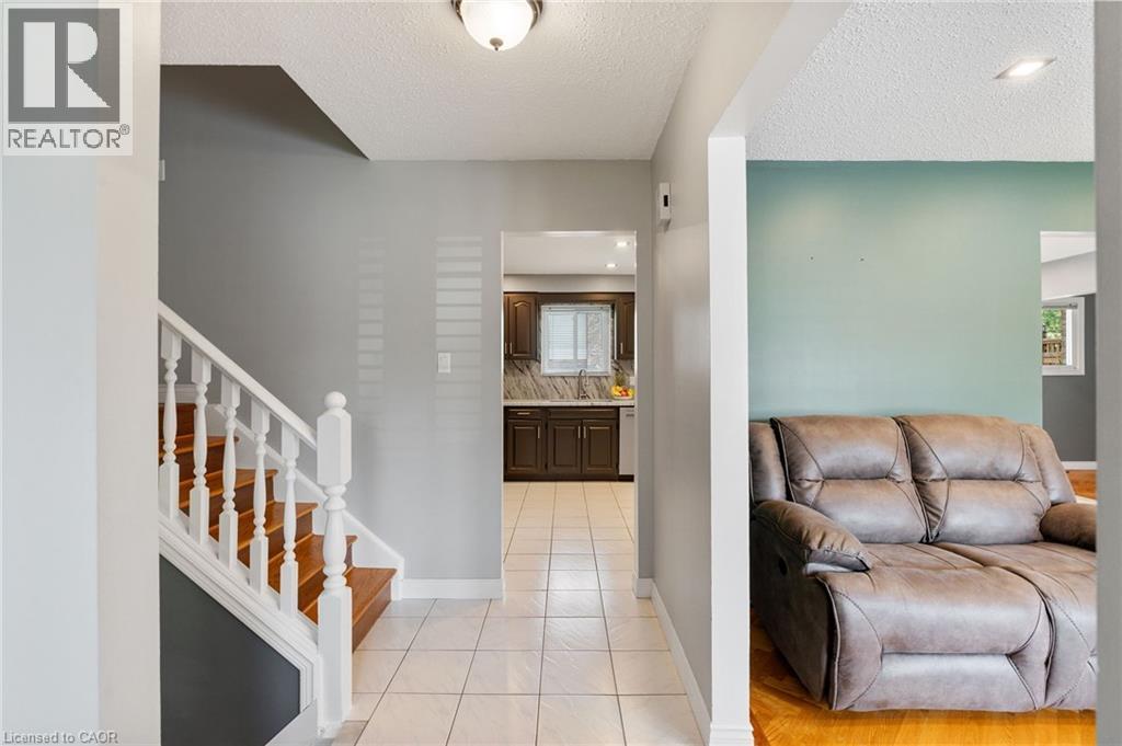 25 Burke Drive, Caledonia, ON - Indoor Photo Showing Other Room