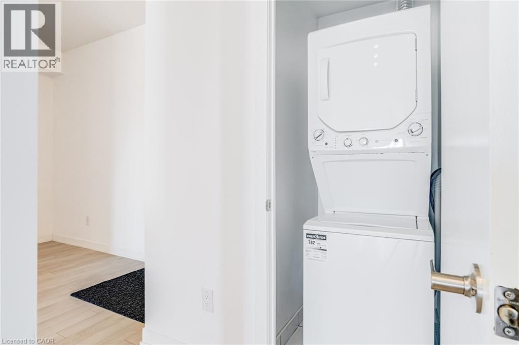 550 North Service Road Unit# 516, Grimsby, ON - Indoor Photo Showing Laundry Room