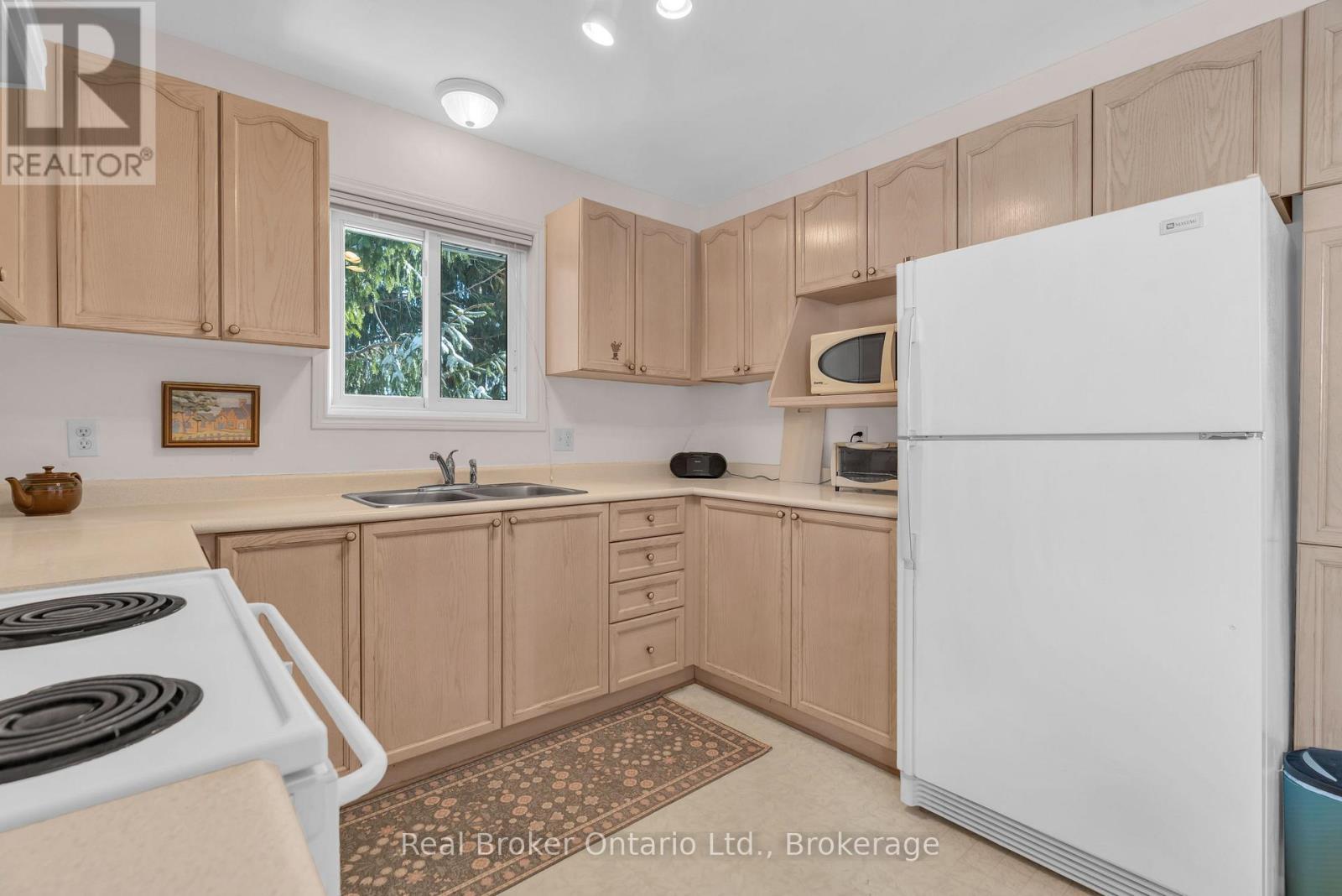 50 South Drive, Kitchener, ON - Indoor Photo Showing Kitchen With Double Sink