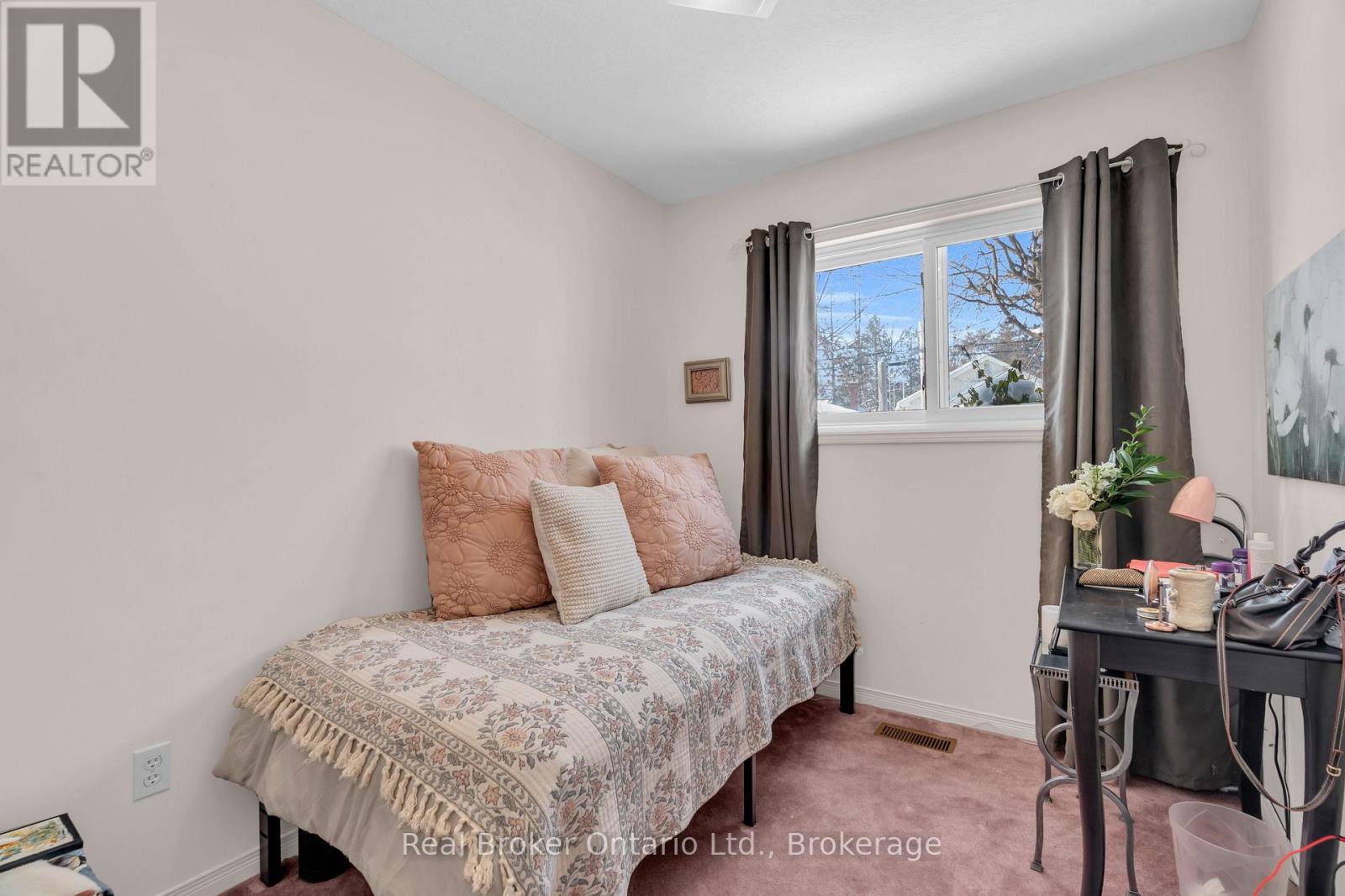 50 South Drive, Kitchener, ON - Indoor Photo Showing Bedroom