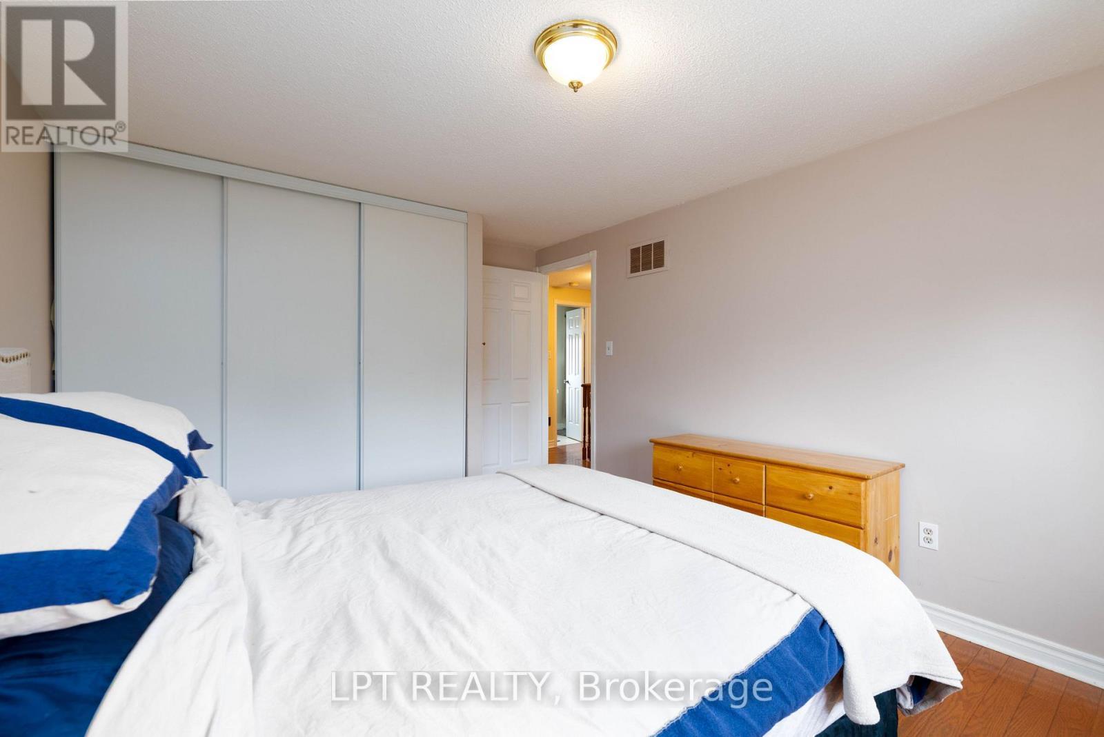 54 Meyer Circle, Markham, ON - Indoor Photo Showing Bedroom