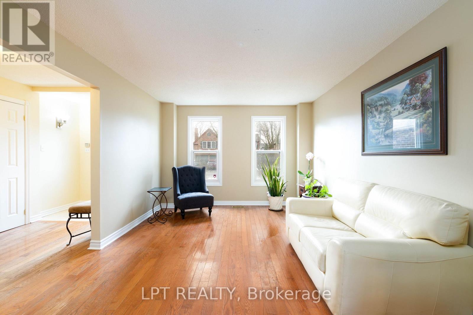 Formal Living Room - 54 Meyer Circle, Markham, ON - Indoor Photo Showing Living Room