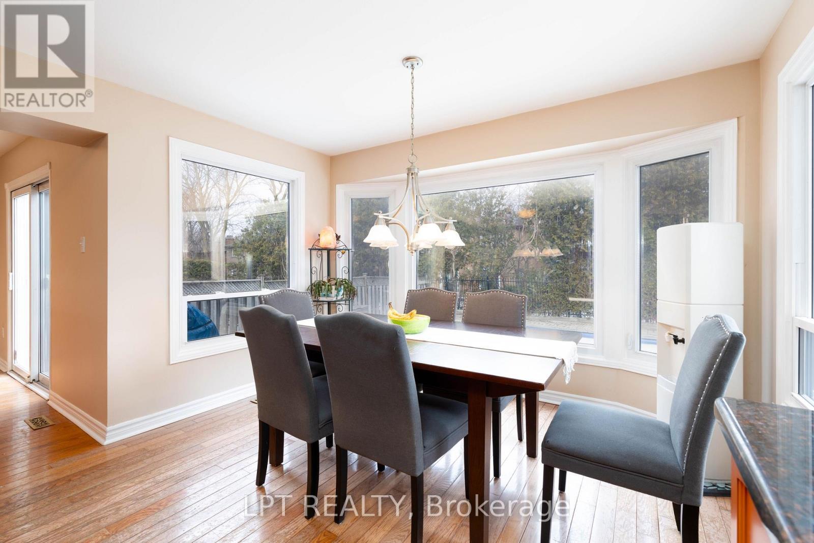 54 Meyer Circle, Markham, ON - Indoor Photo Showing Dining Room