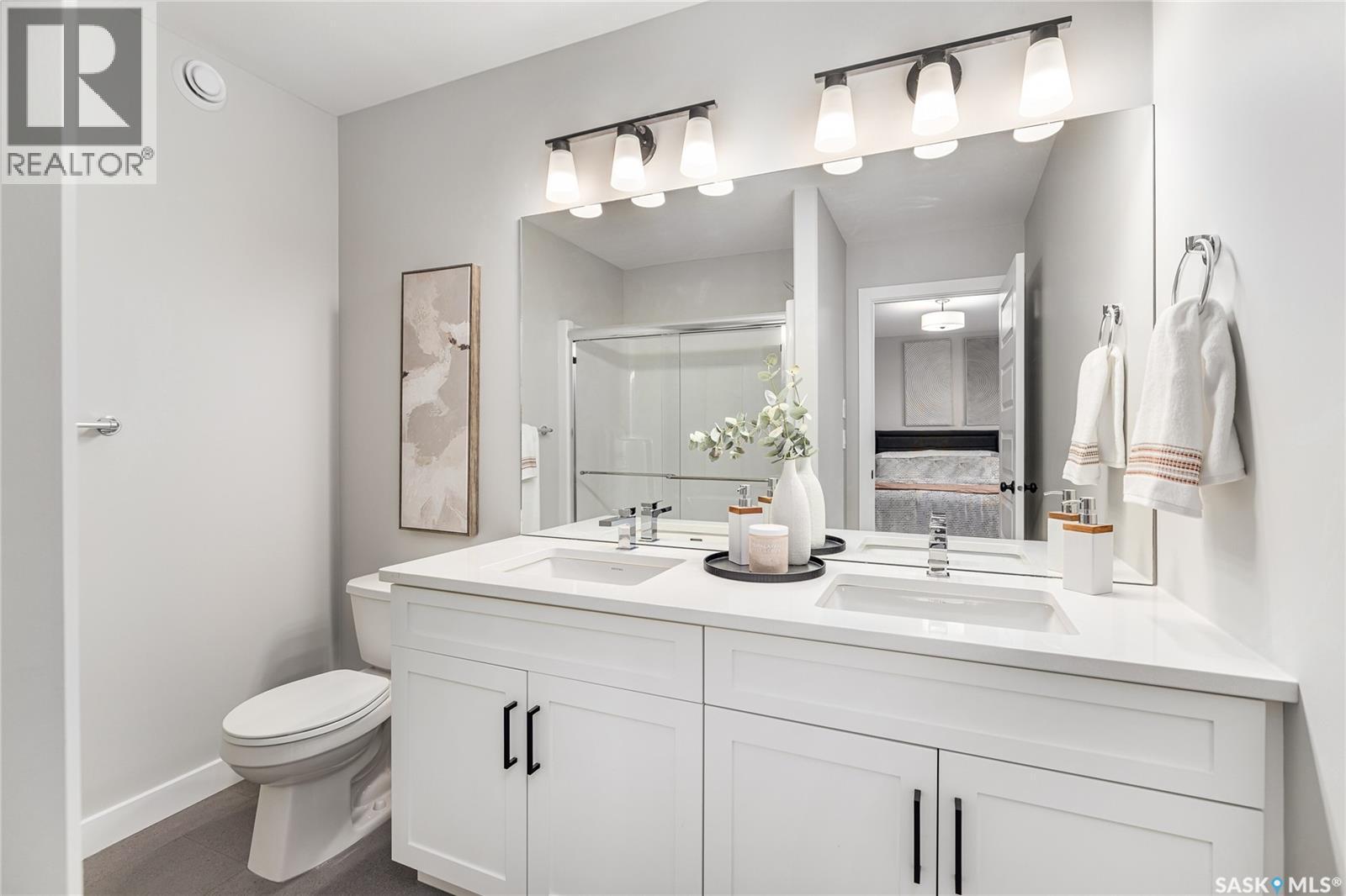 539 Traeger Manor, Saskatoon, SK - Indoor Photo Showing Bathroom