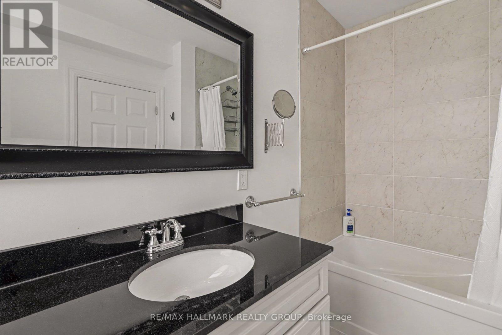 34 Lewis Street, Ottawa, ON - Indoor Photo Showing Bathroom