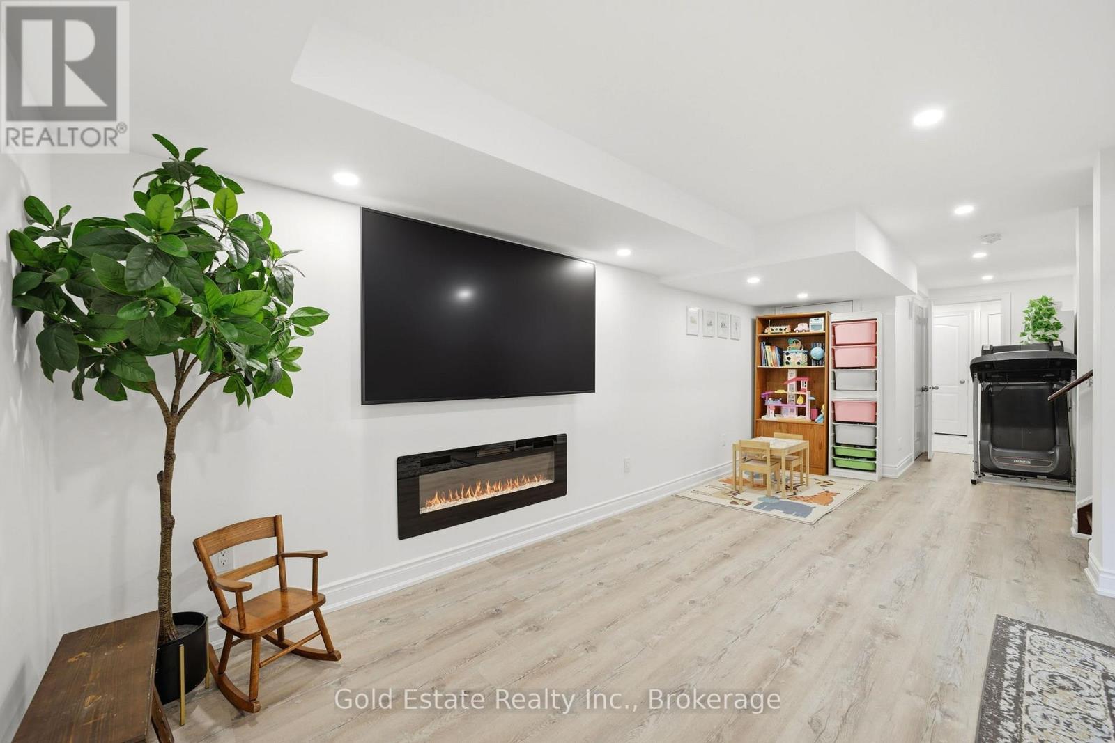 4875 Valera Road, Burlington, ON - Indoor With Fireplace