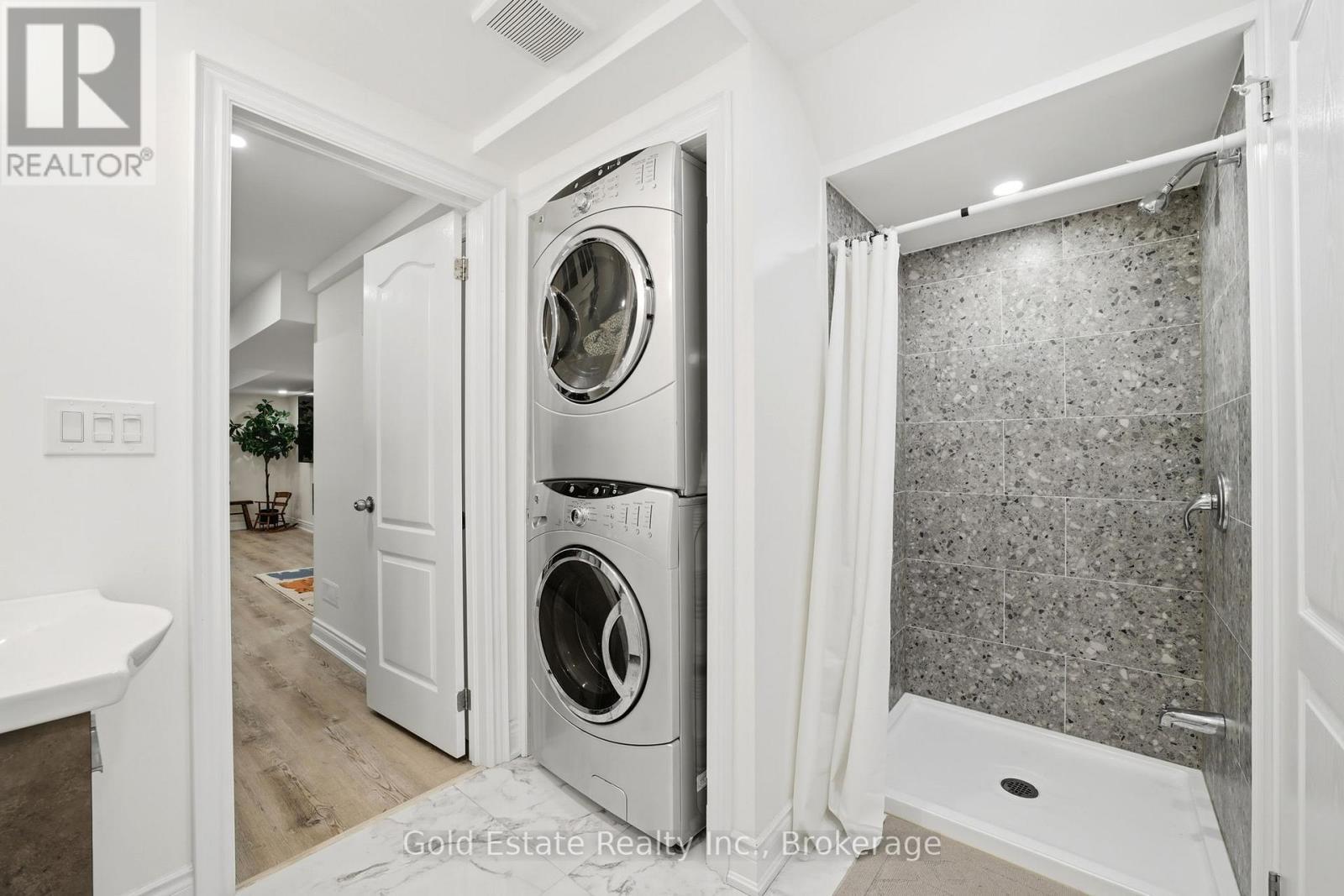 4875 Valera Road, Burlington, ON - Indoor Photo Showing Laundry Room