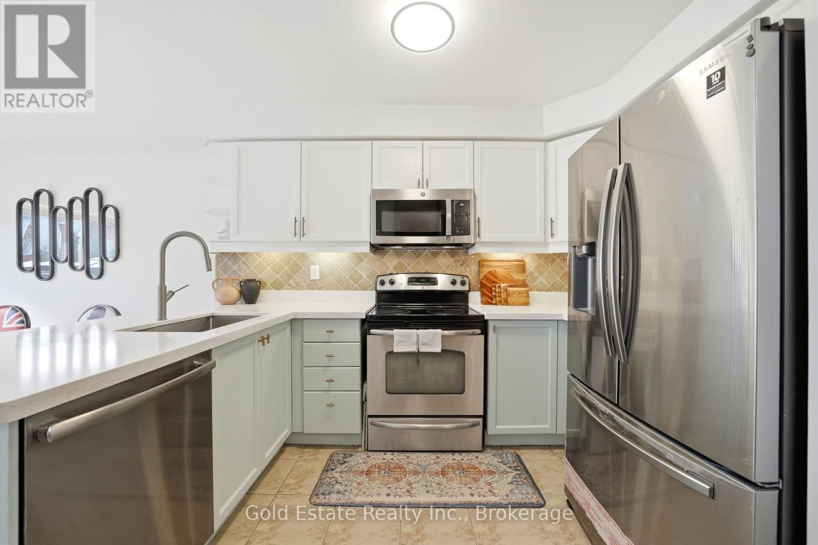 4875 Valera Road, Burlington, ON - Indoor Photo Showing Kitchen With Stainless Steel Kitchen With Upgraded Kitchen