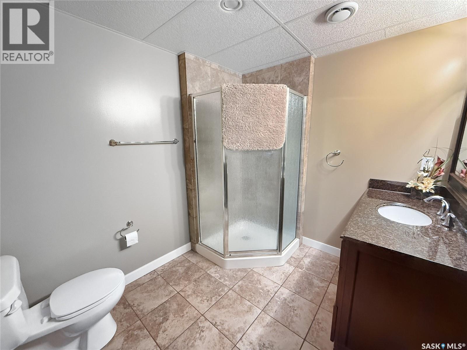 821 Wallman Place, Swift Current, SK - Indoor Photo Showing Bathroom
