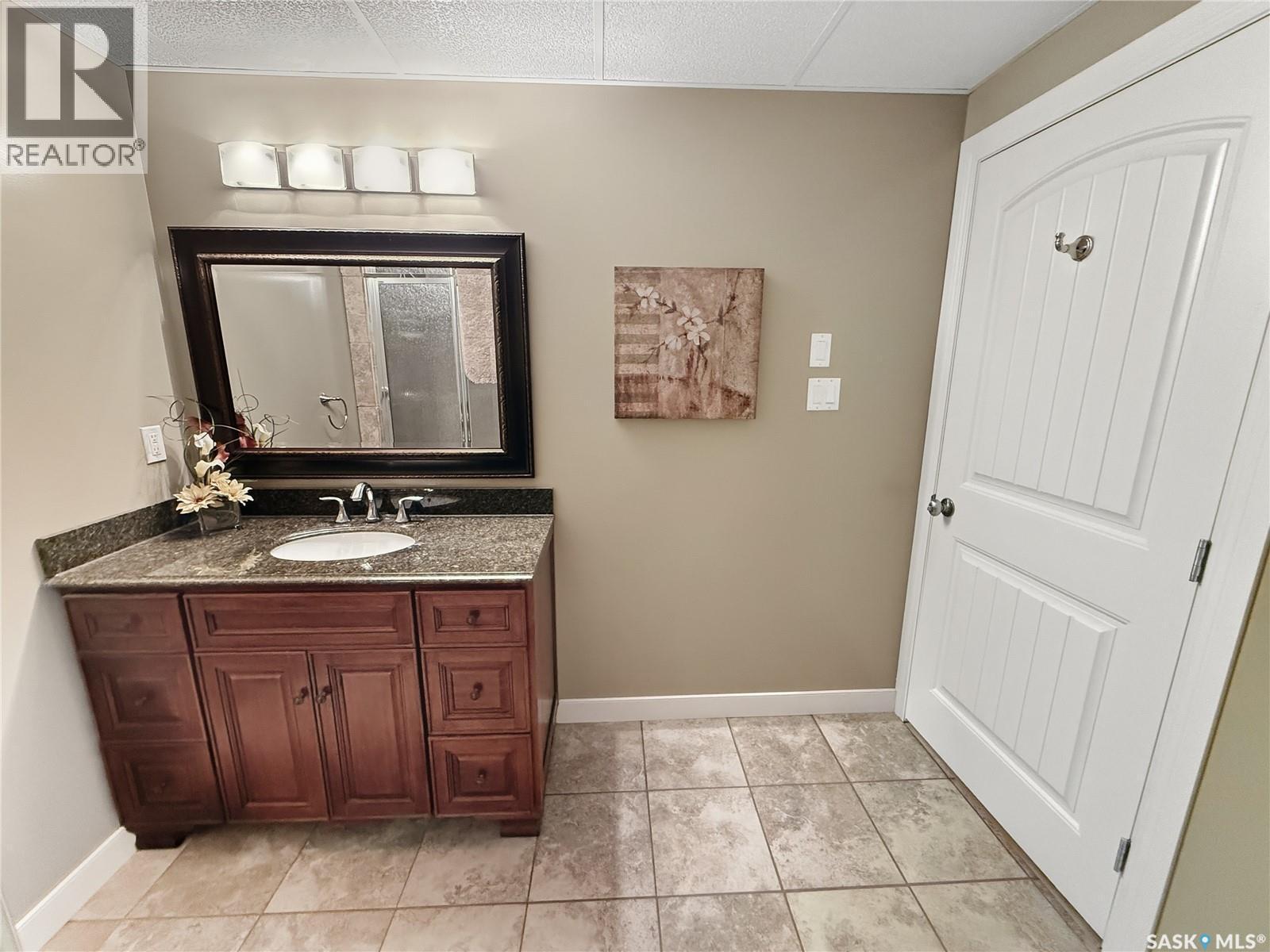 821 Wallman Place, Swift Current, SK - Indoor Photo Showing Bathroom