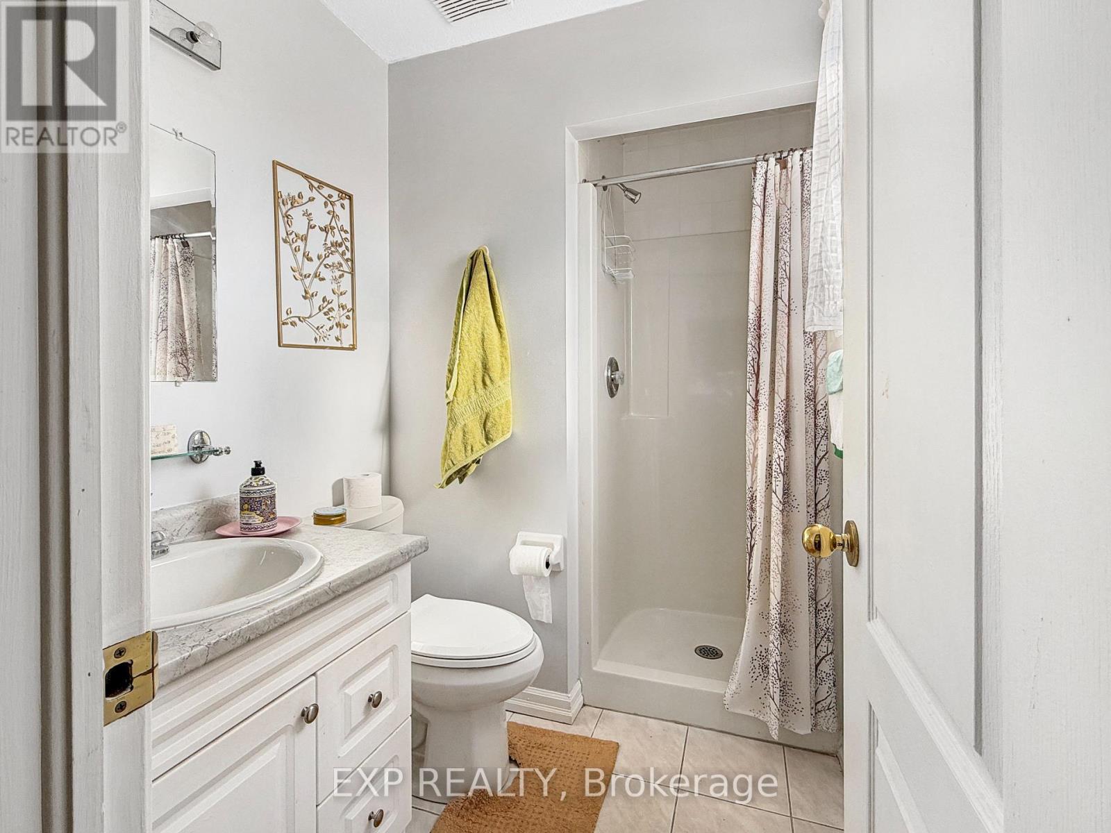 444 Burnett Avenue, Cambridge, ON - Indoor Photo Showing Bathroom