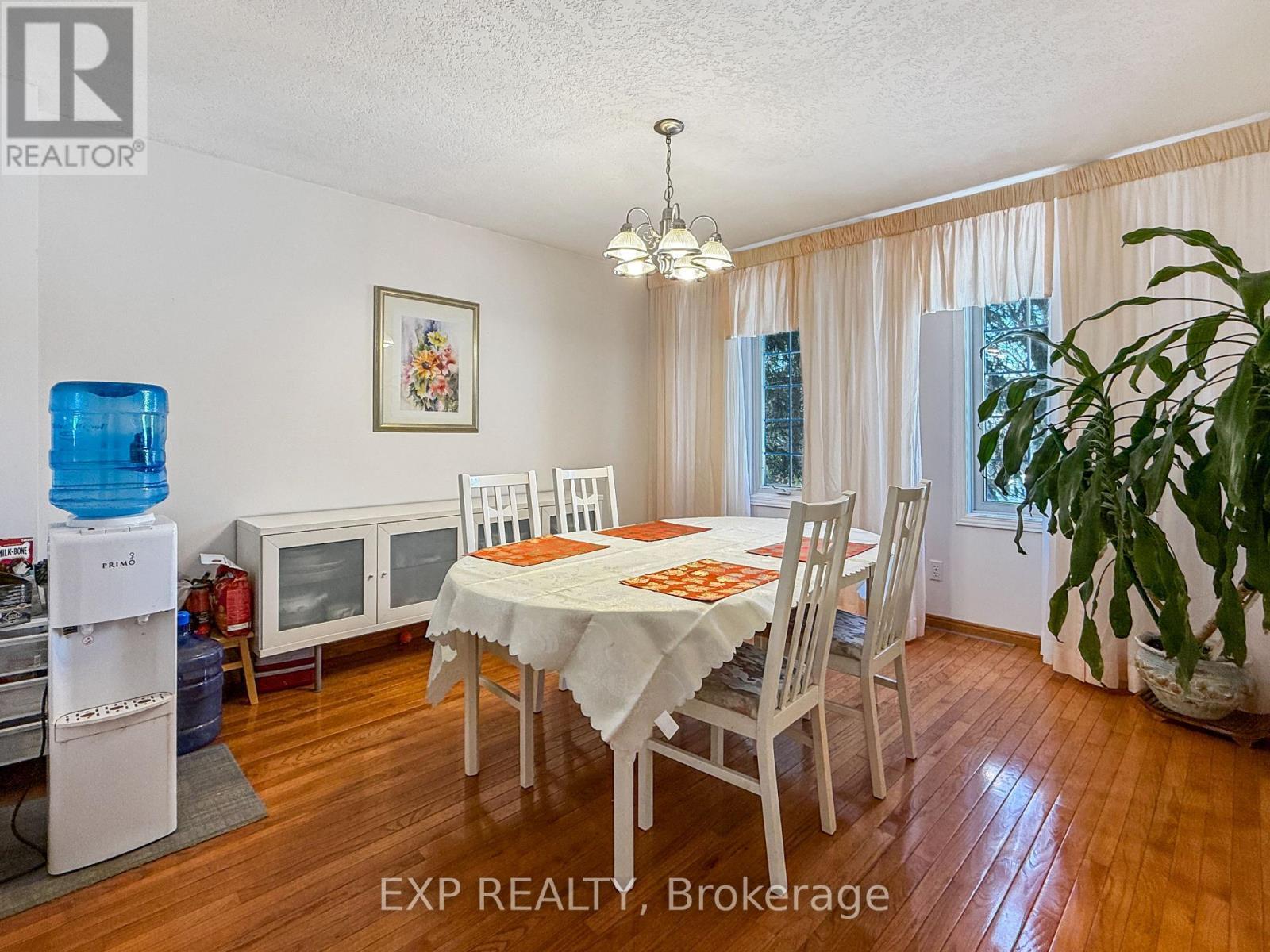444 Burnett Avenue, Cambridge, ON - Indoor Photo Showing Dining Room