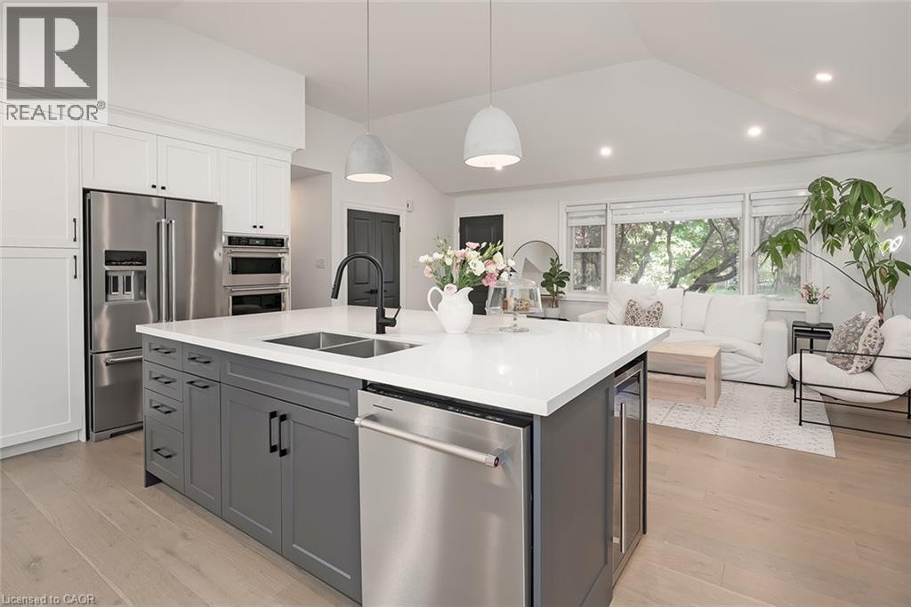 564 Maplehill Drive, Burlington, ON - Indoor Photo Showing Kitchen With Stainless Steel Kitchen With Double Sink With Upgraded Kitchen