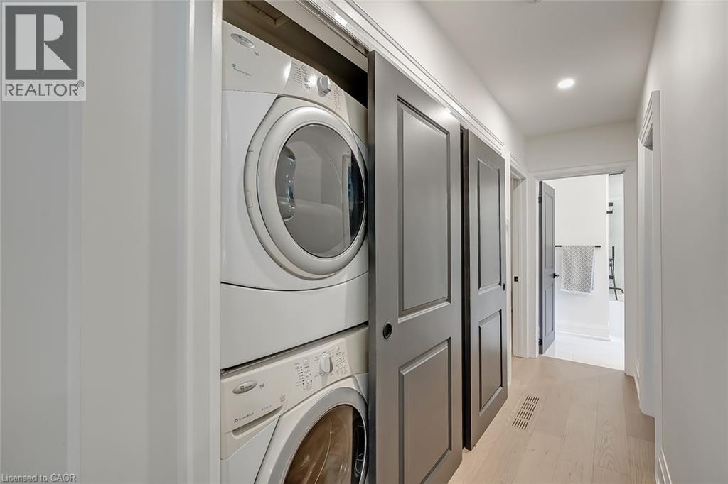 564 Maplehill Drive, Burlington, ON - Indoor Photo Showing Laundry Room