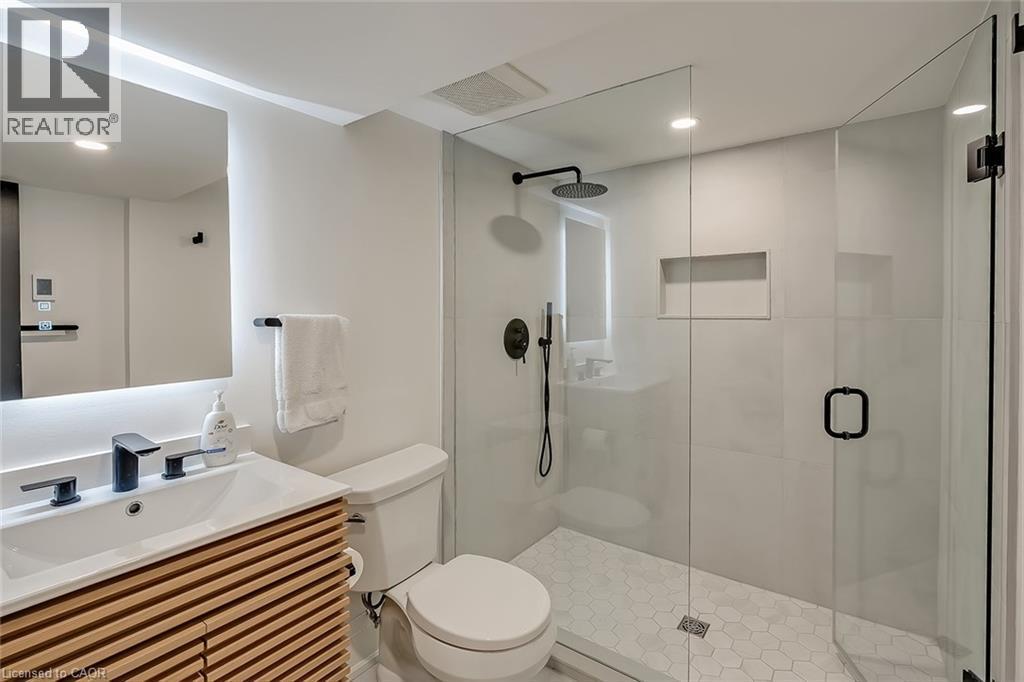 564 Maplehill Drive, Burlington, ON - Indoor Photo Showing Bathroom