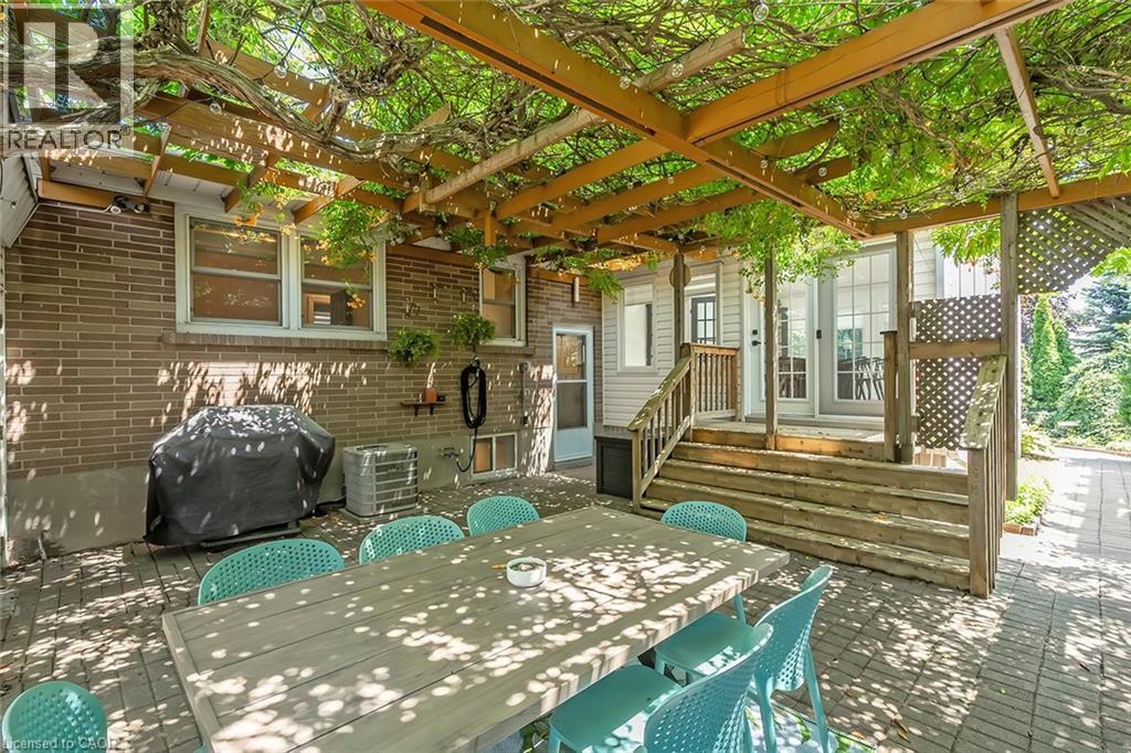 564 Maplehill Drive, Burlington, ON - Outdoor With Deck Patio Veranda