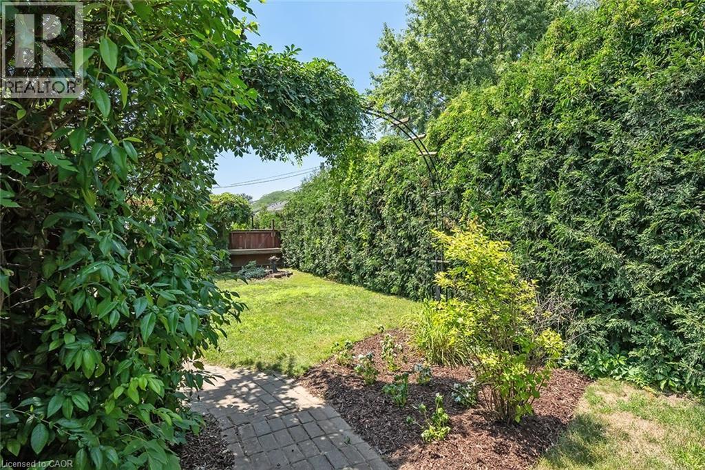 564 Maplehill Drive, Burlington, ON - Outdoor