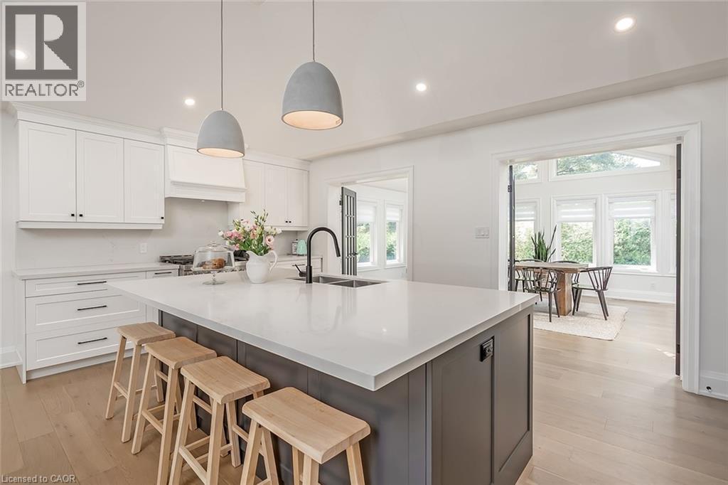 564 Maplehill Drive, Burlington, ON - Indoor Photo Showing Kitchen With Double Sink With Upgraded Kitchen