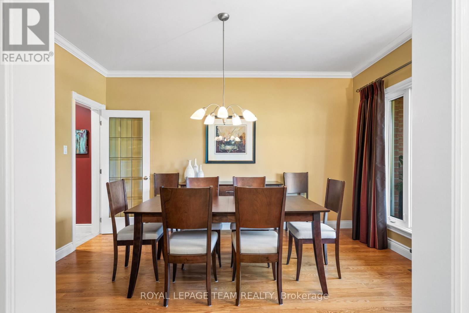 1601 Apeldoorn Avenue, Ottawa, ON - Indoor Photo Showing Dining Room