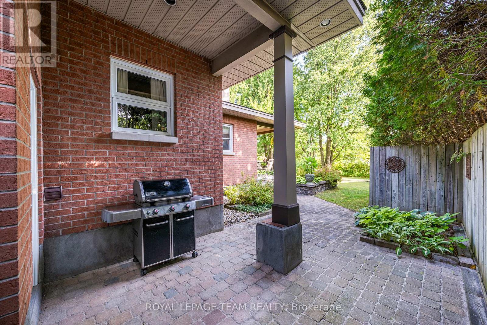 1601 Apeldoorn Avenue, Ottawa, ON - Outdoor With Exterior
