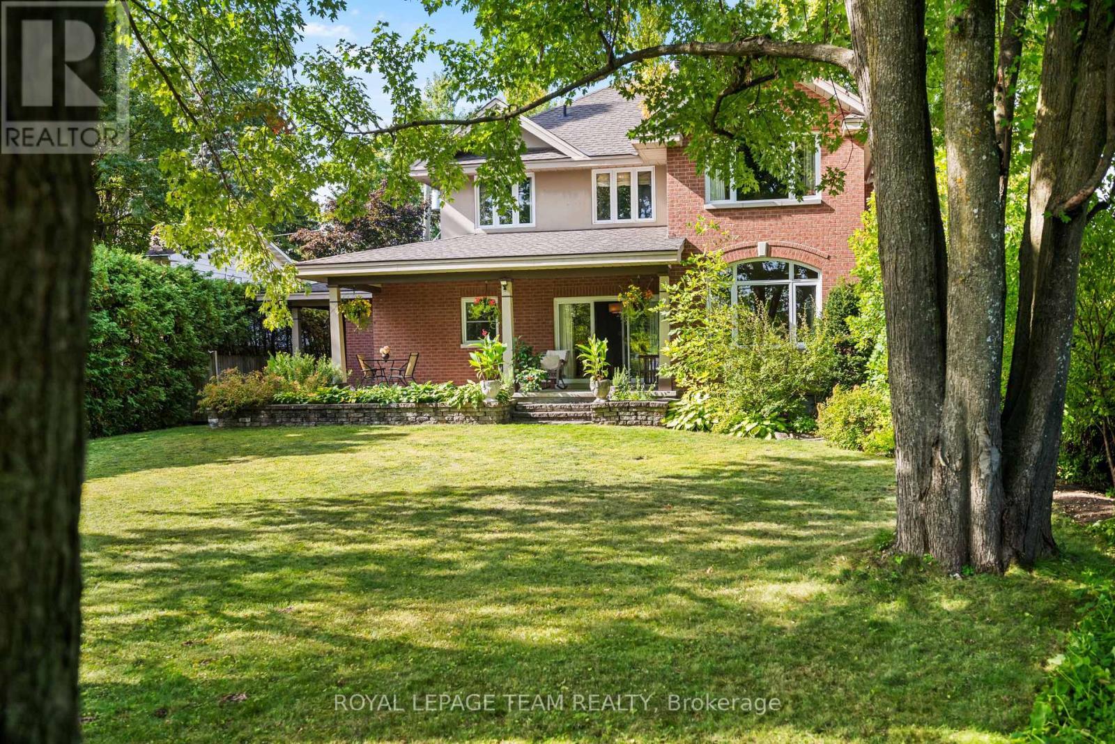 1601 Apeldoorn Avenue, Ottawa, ON - Outdoor With Deck Patio Veranda