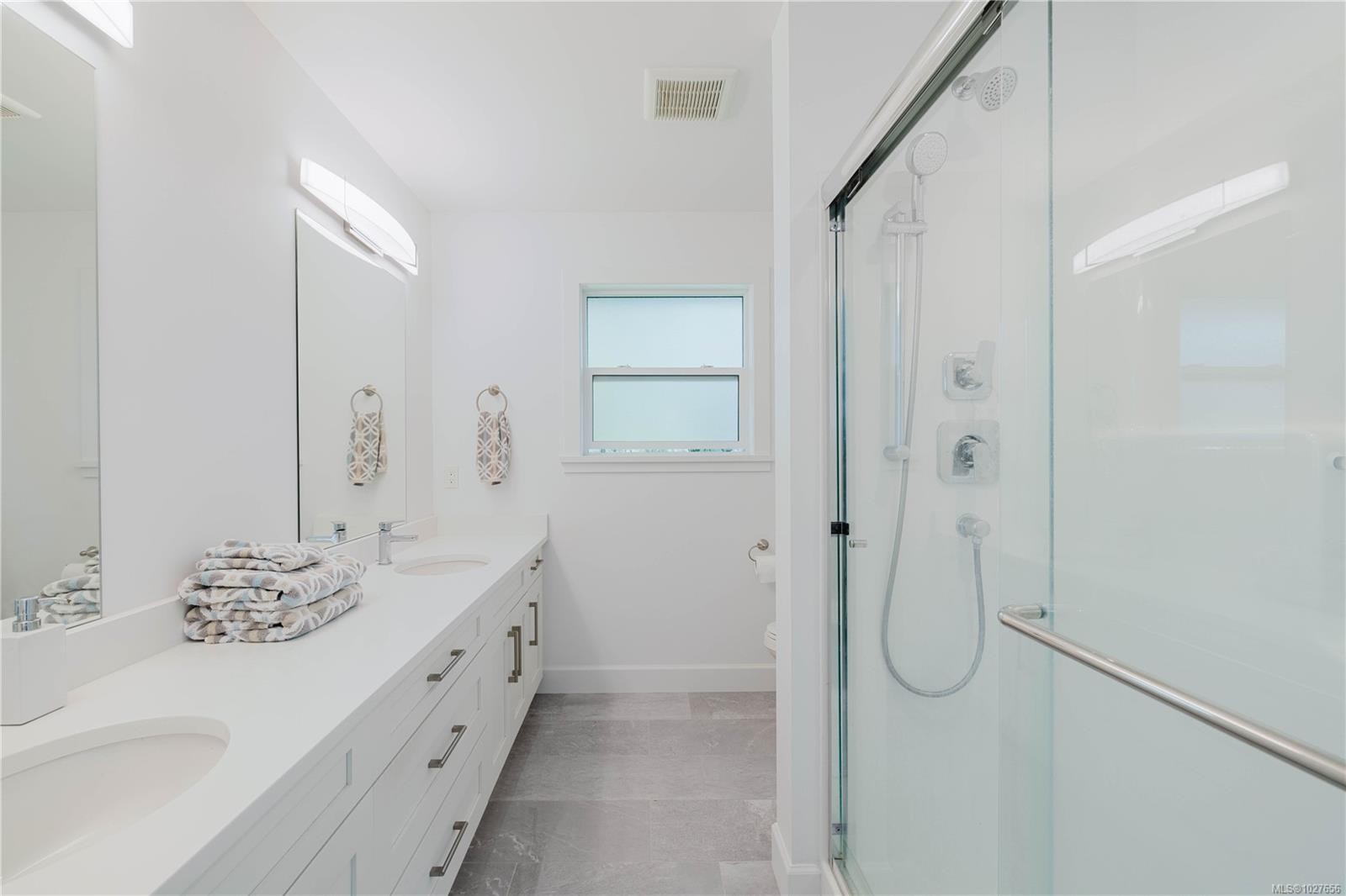 5869 Deuchars Dr, Duncan, BC - Indoor Photo Showing Bathroom