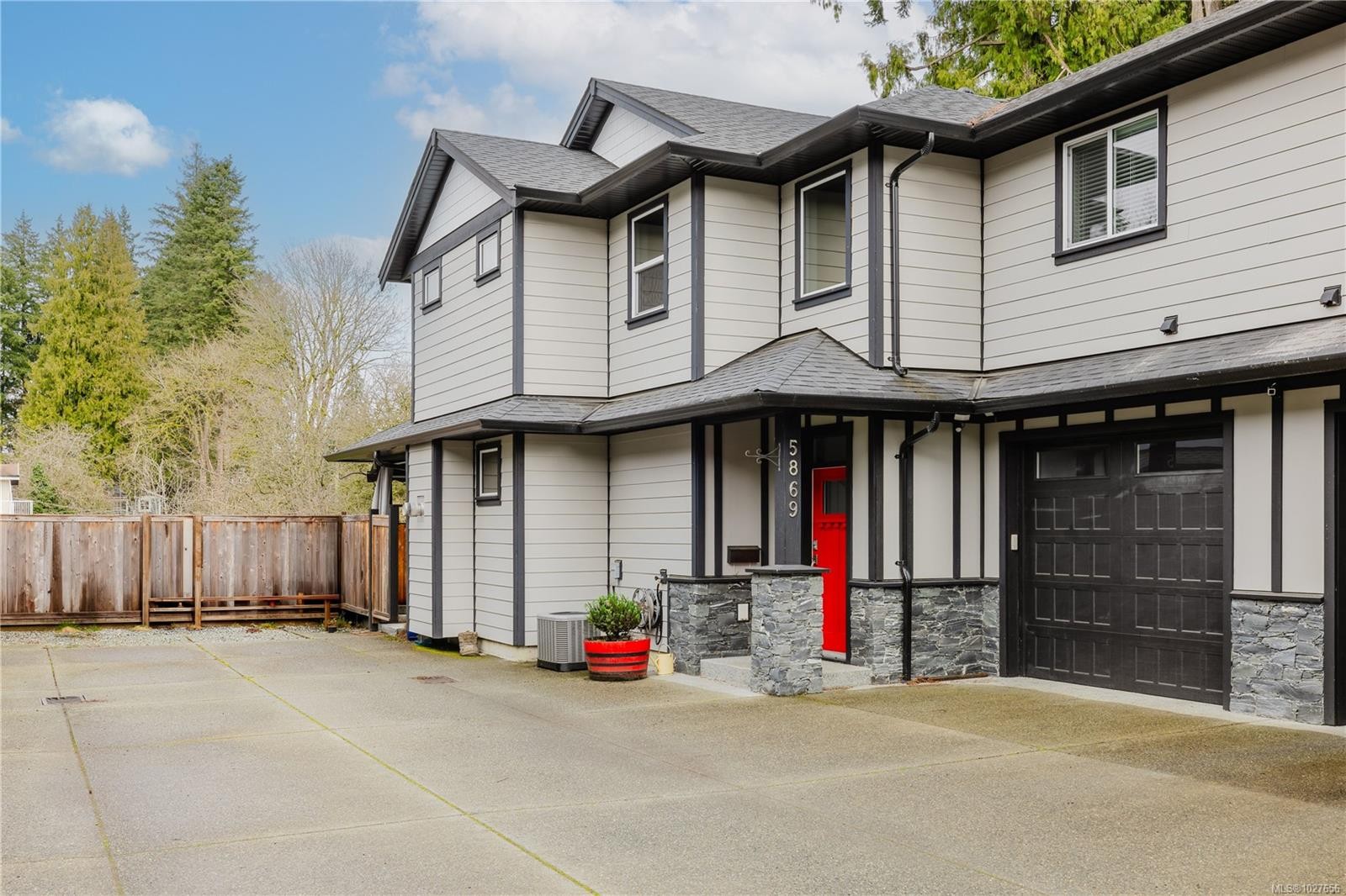 5869 Deuchars Dr, Duncan, BC - Outdoor