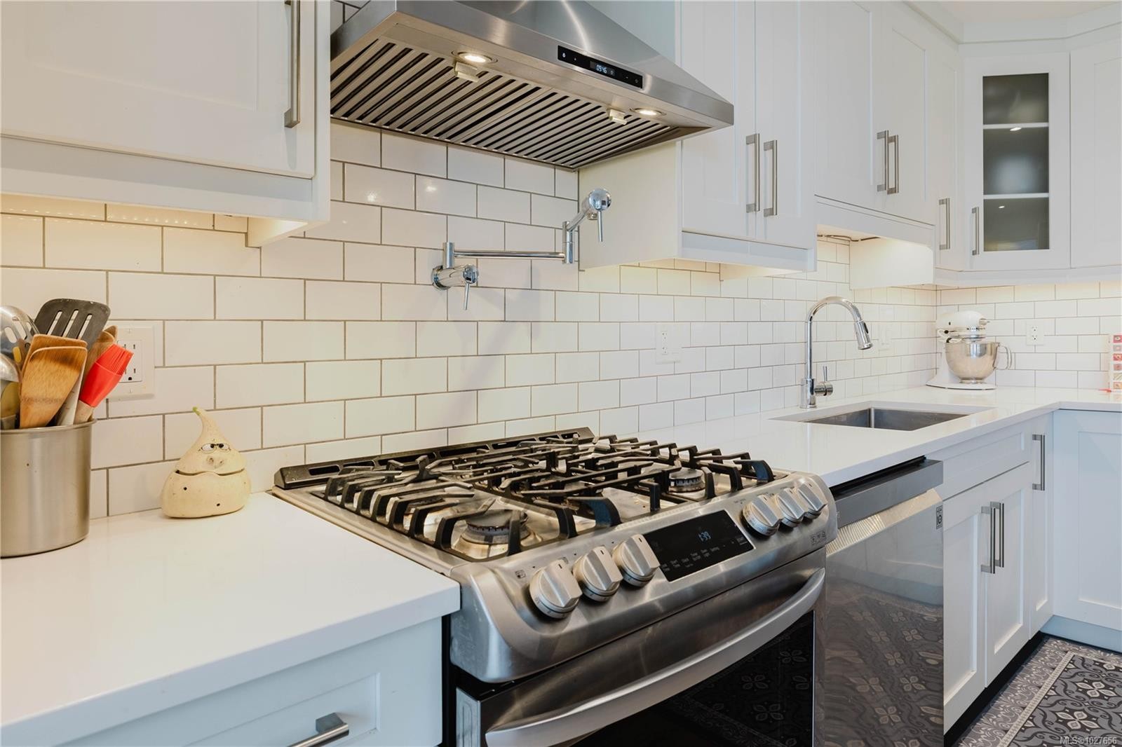 5869 Deuchars Dr, Duncan, BC - Indoor Photo Showing Kitchen With Upgraded Kitchen