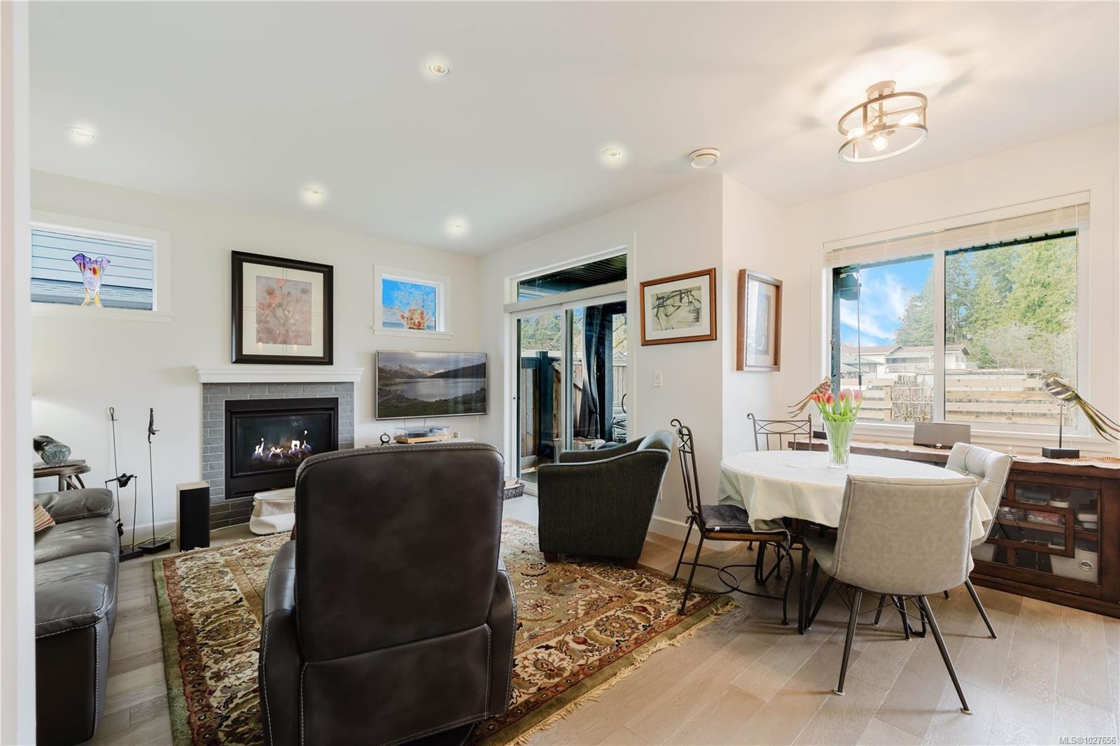 5869 Deuchars Dr, Duncan, BC - Indoor Photo Showing Dining Room With Fireplace