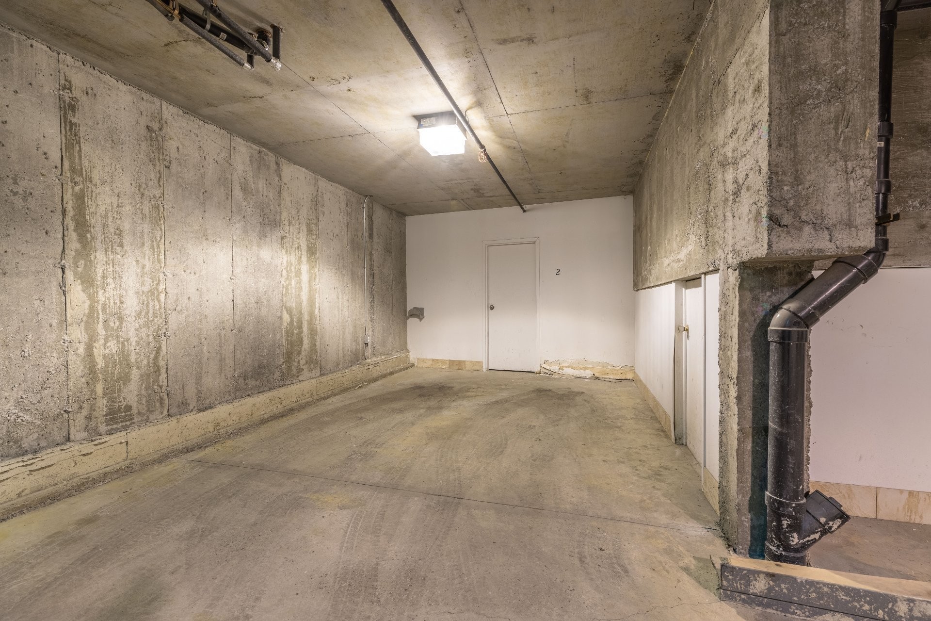 Garage - 202-1080 Rue Anderson, Montréal (Ville-Marie), QC - Indoor