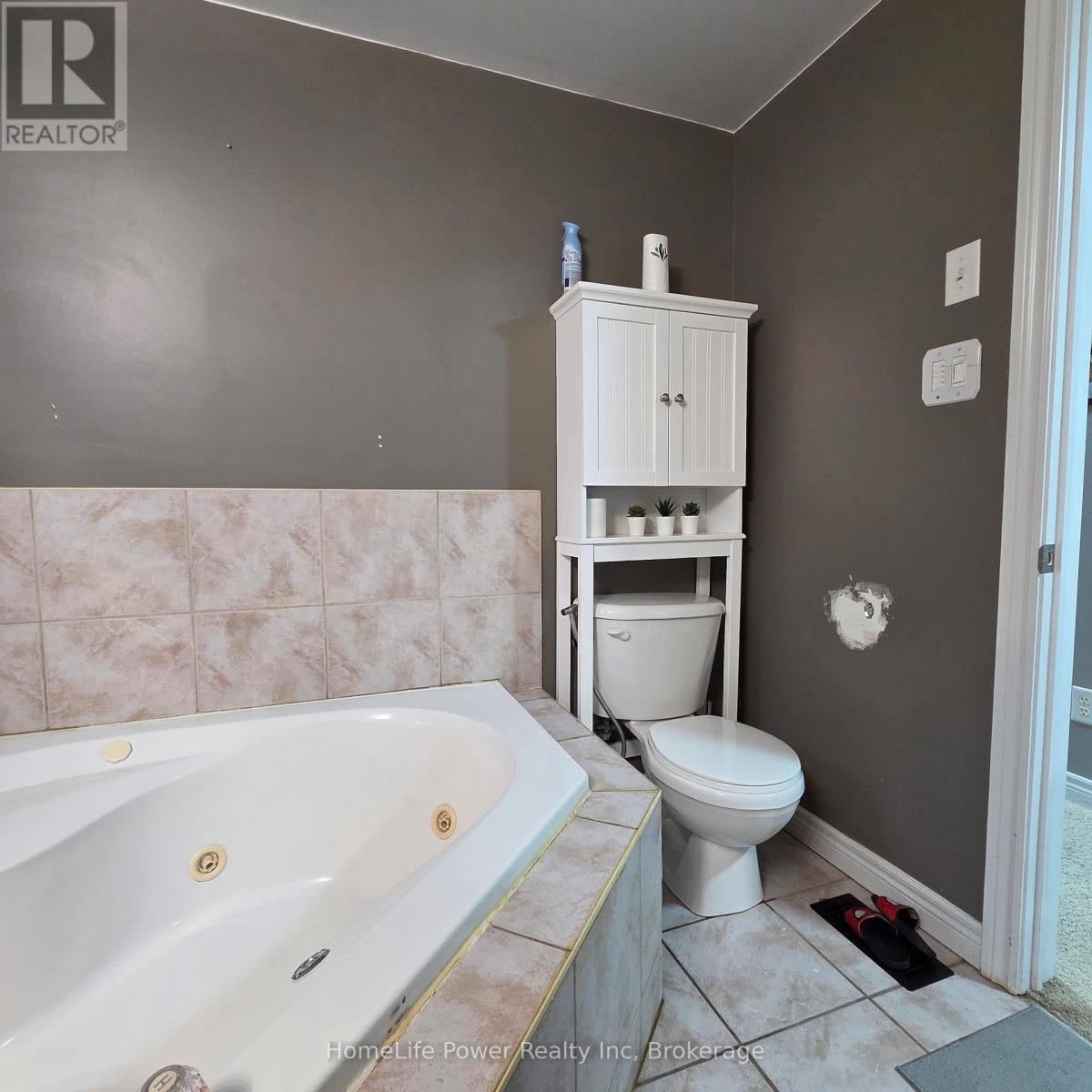 Upper - 23 Schueller Street, Kitchener, ON - Indoor Photo Showing Bathroom