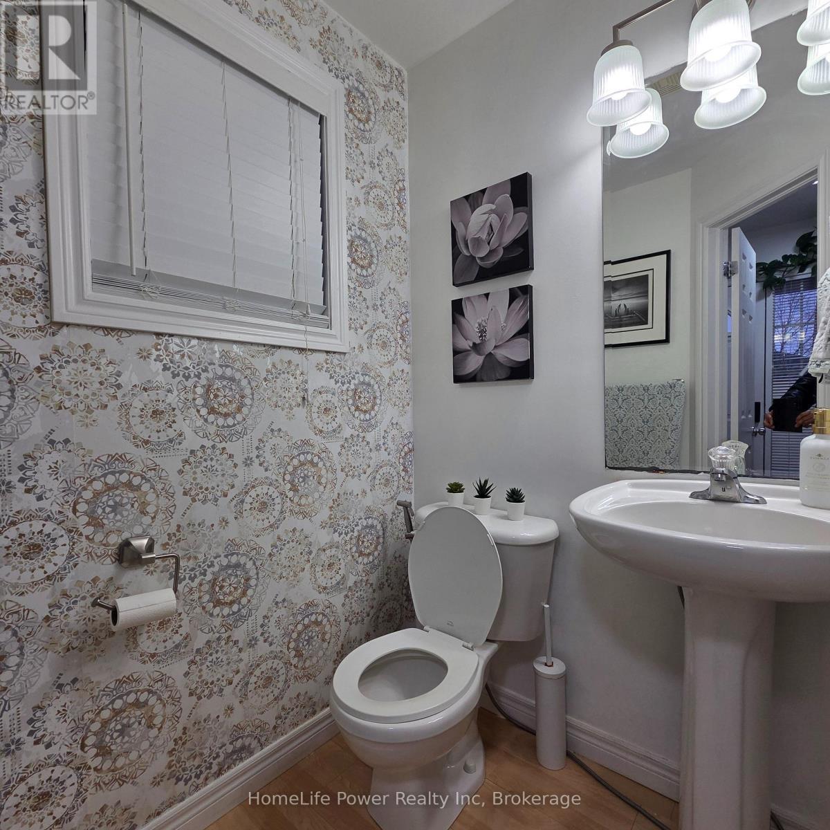 Upper - 23 Schueller Street, Kitchener, ON - Indoor Photo Showing Bathroom