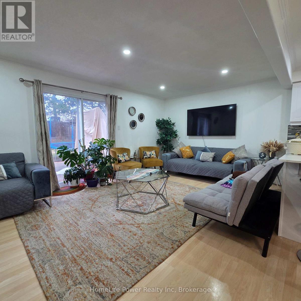 Upper - 23 Schueller Street, Kitchener, ON - Indoor Photo Showing Living Room