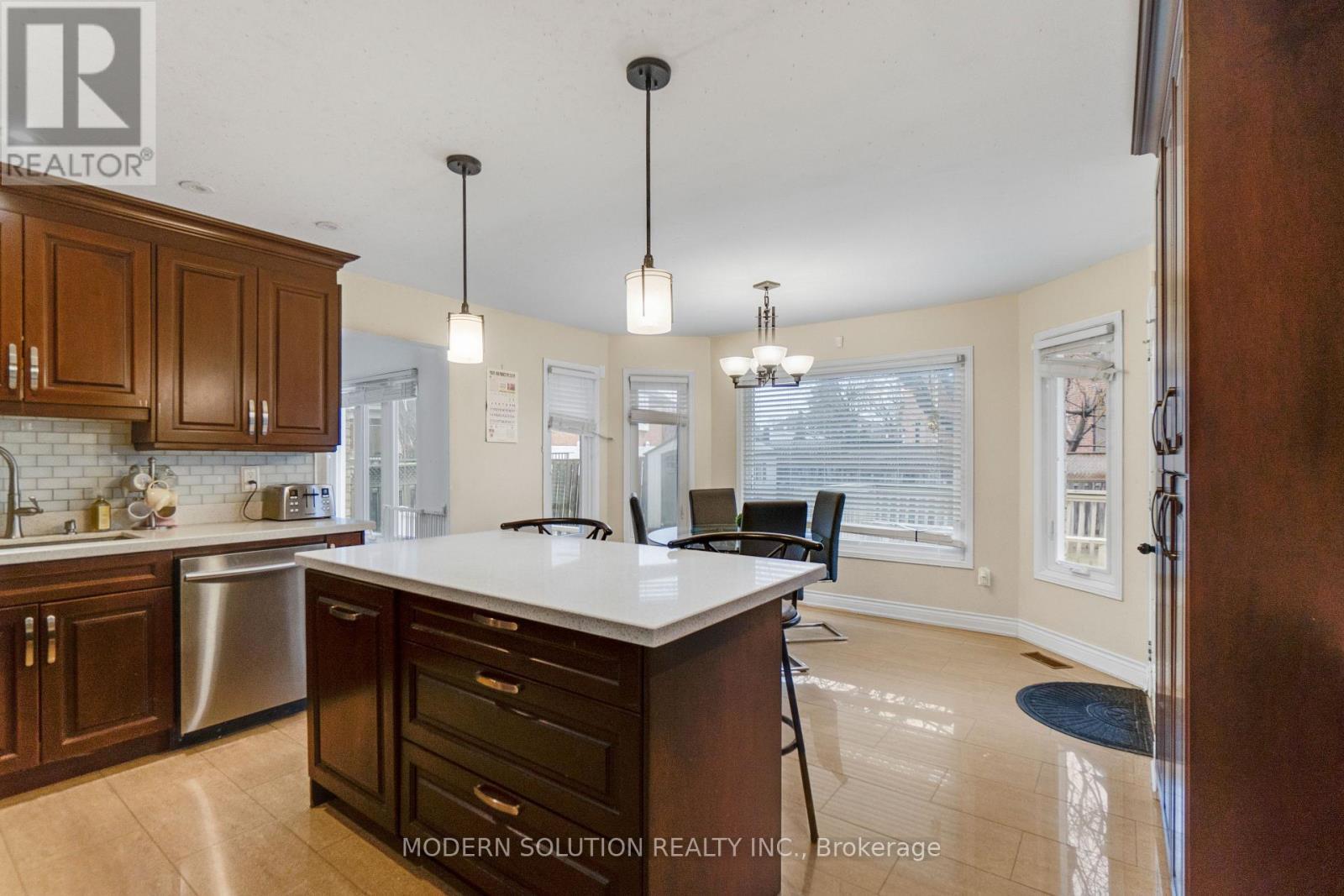 438 Ojibway Trail, Mississauga, ON - Indoor Photo Showing Kitchen
