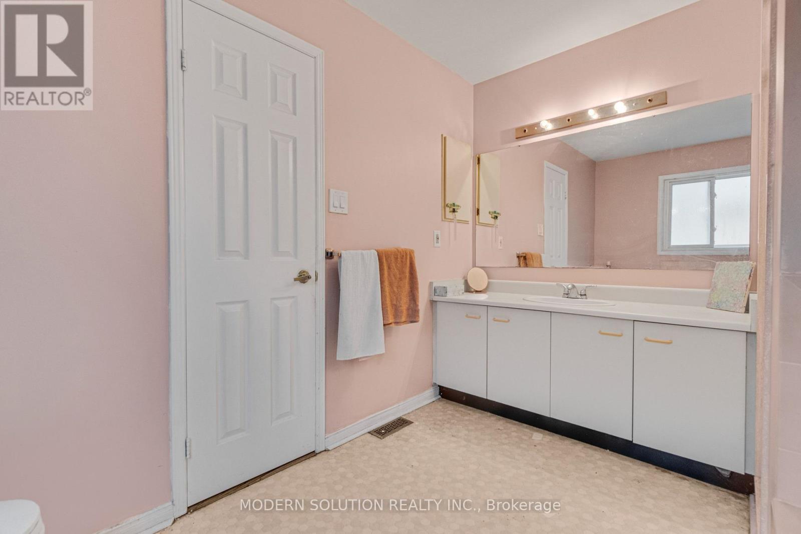 438 Ojibway Trail, Mississauga, ON - Indoor Photo Showing Bathroom