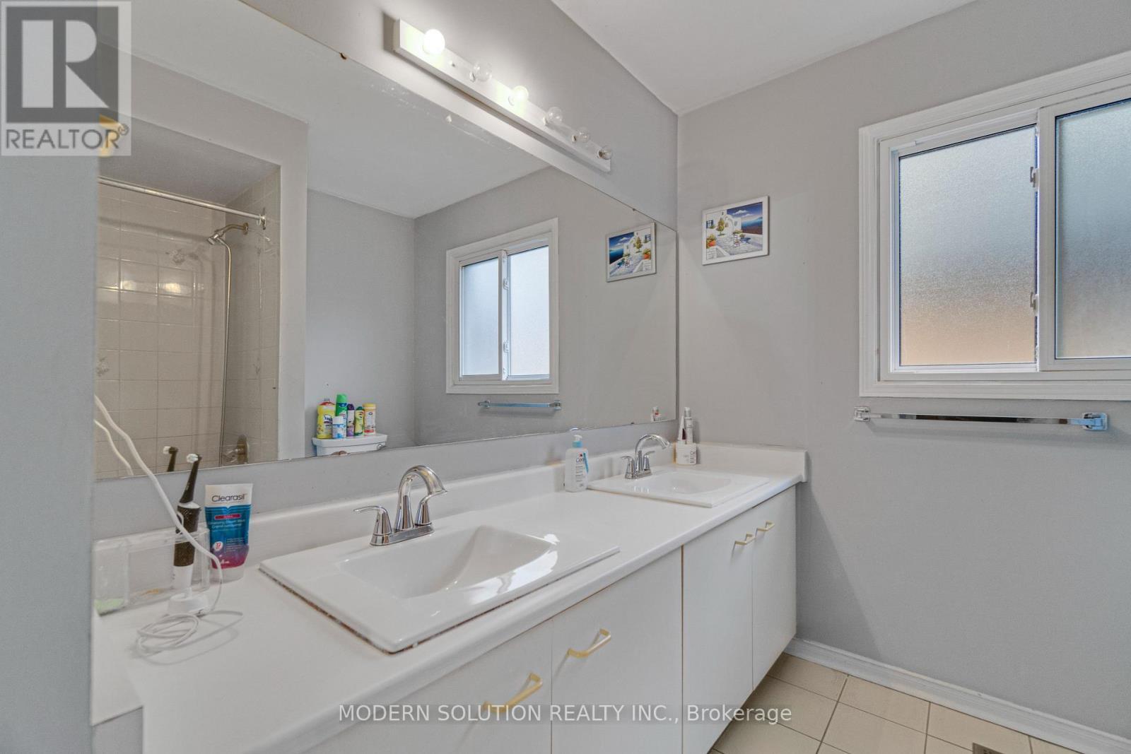 438 Ojibway Trail, Mississauga, ON - Indoor Photo Showing Bathroom