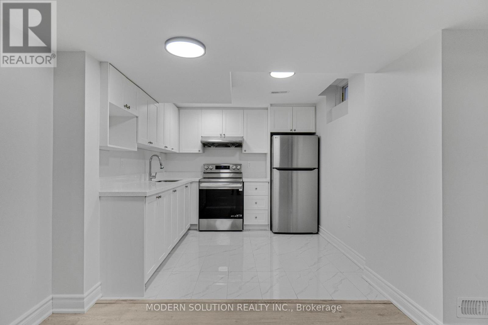 438 Ojibway Trail, Mississauga, ON - Indoor Photo Showing Kitchen